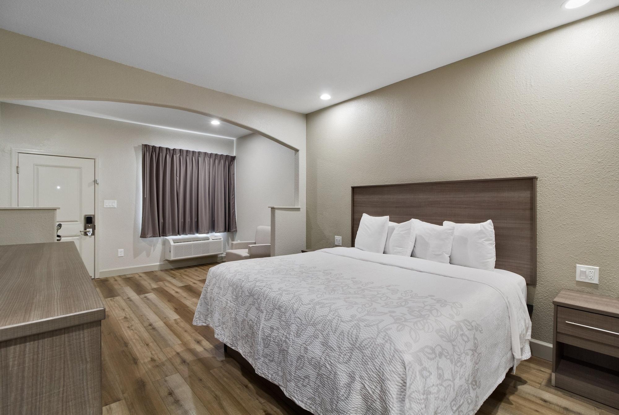 Red Roof Inn Plus + Galveston - Beachfront Dış mekan fotoğraf