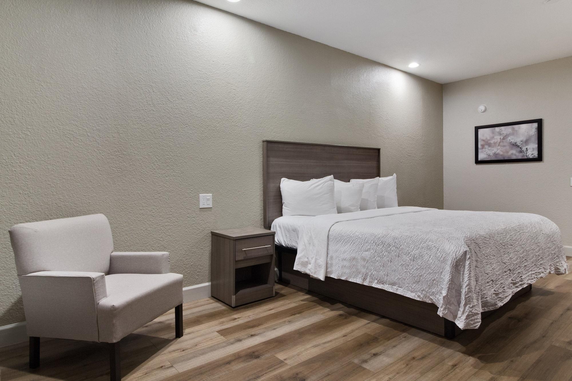 Red Roof Inn Plus + Galveston - Beachfront Dış mekan fotoğraf
