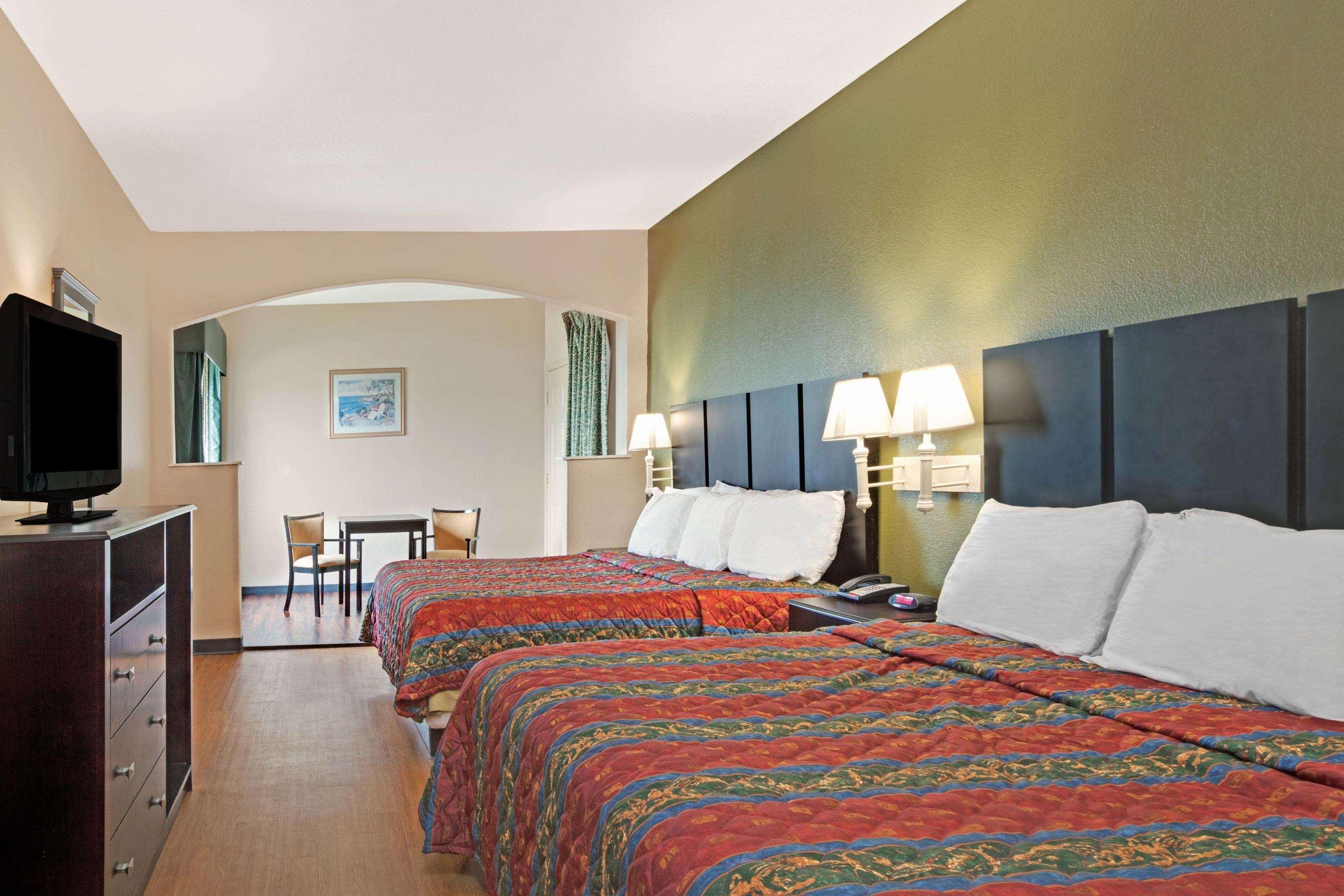 Red Roof Inn Plus + Galveston - Beachfront Dış mekan fotoğraf