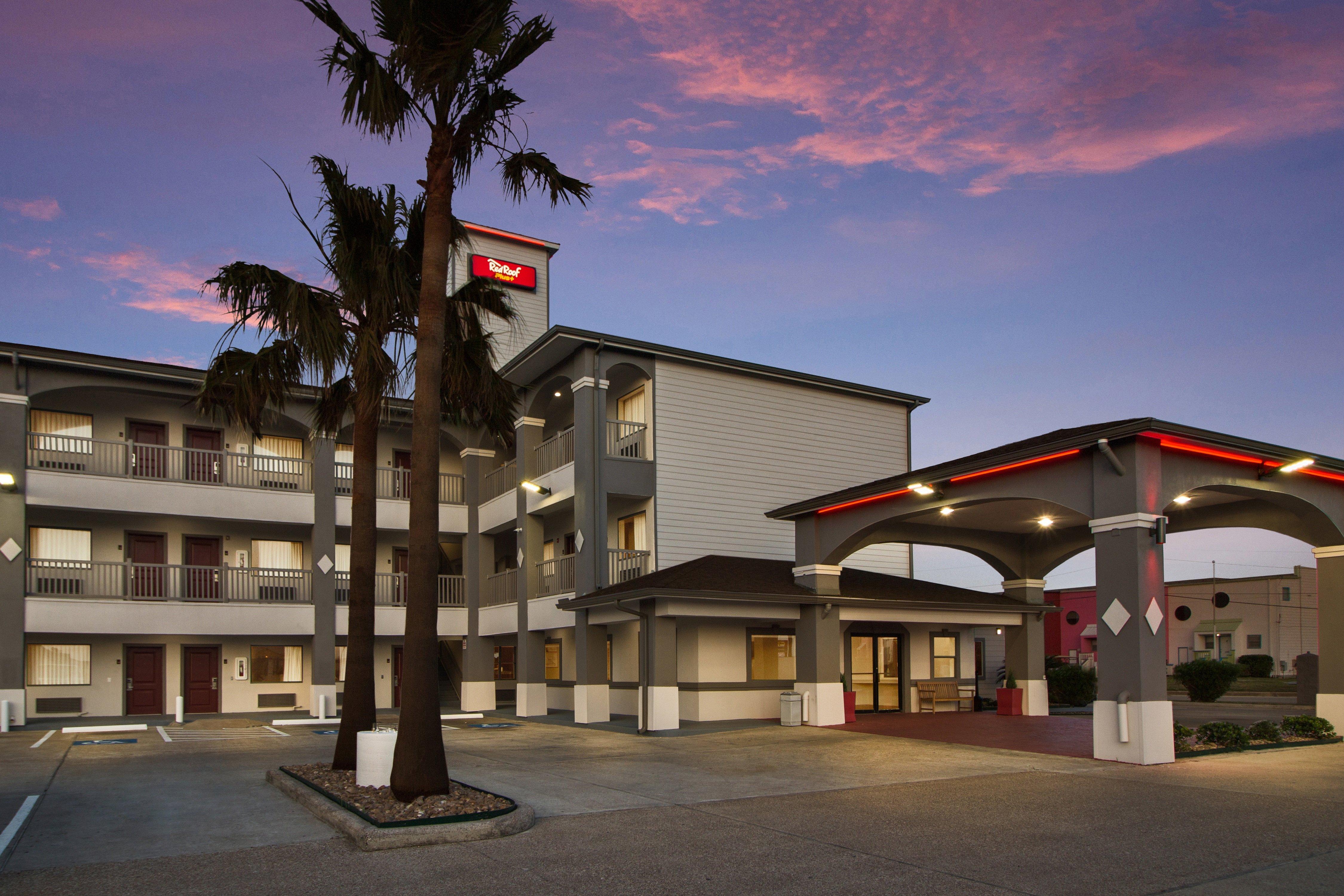 Red Roof Inn Plus + Galveston - Beachfront Dış mekan fotoğraf