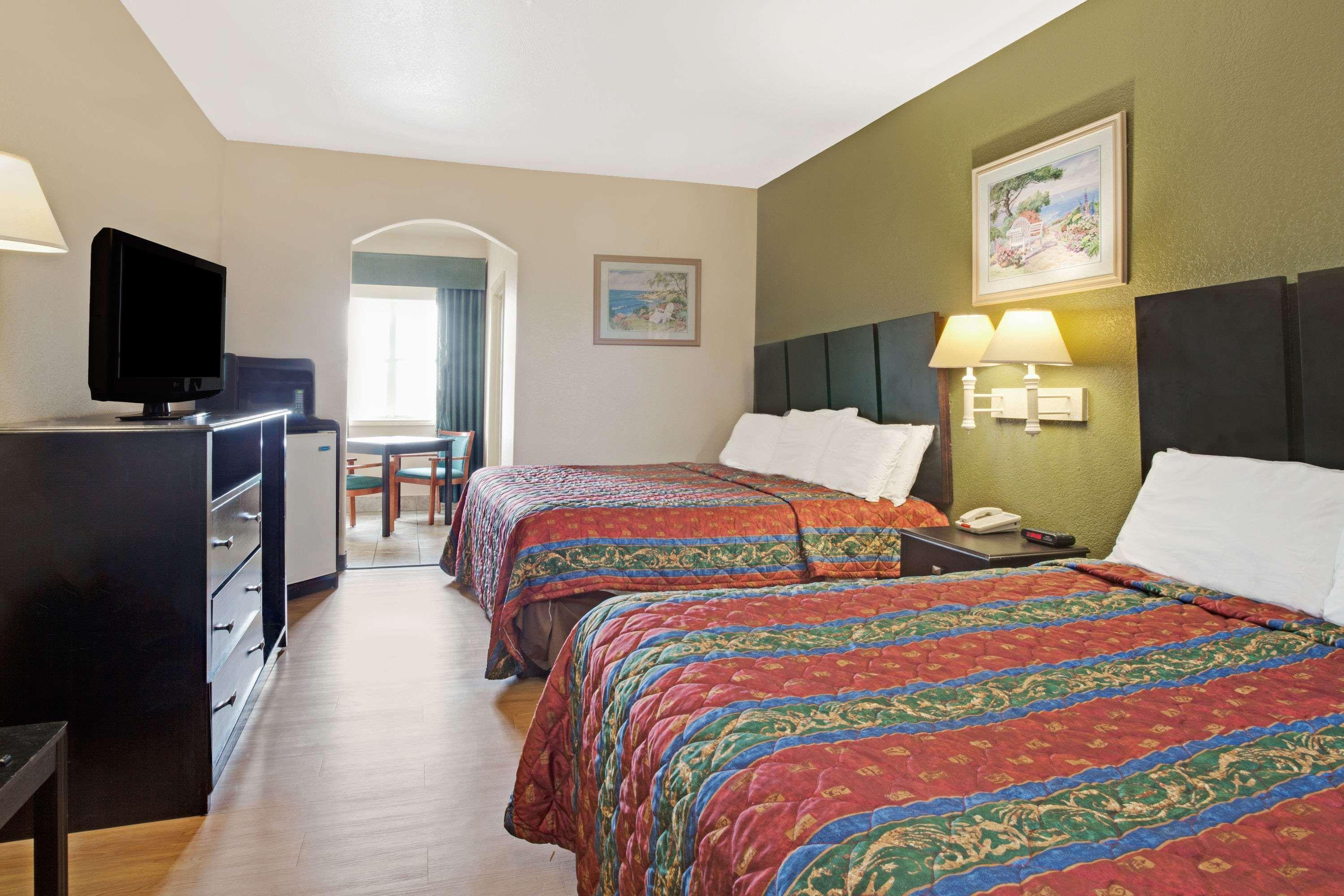 Red Roof Inn Plus + Galveston - Beachfront Dış mekan fotoğraf