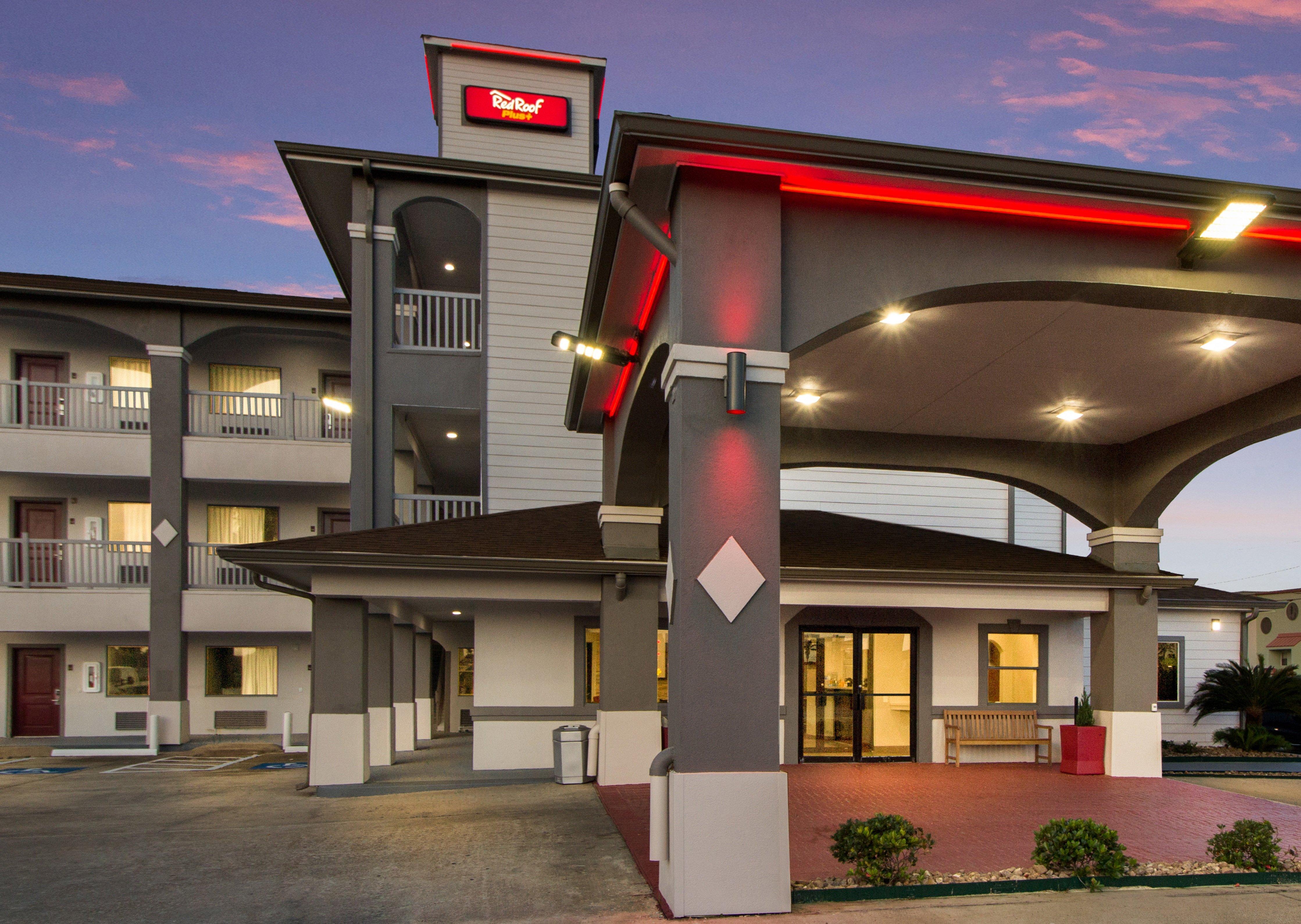 Red Roof Inn Plus + Galveston - Beachfront Dış mekan fotoğraf