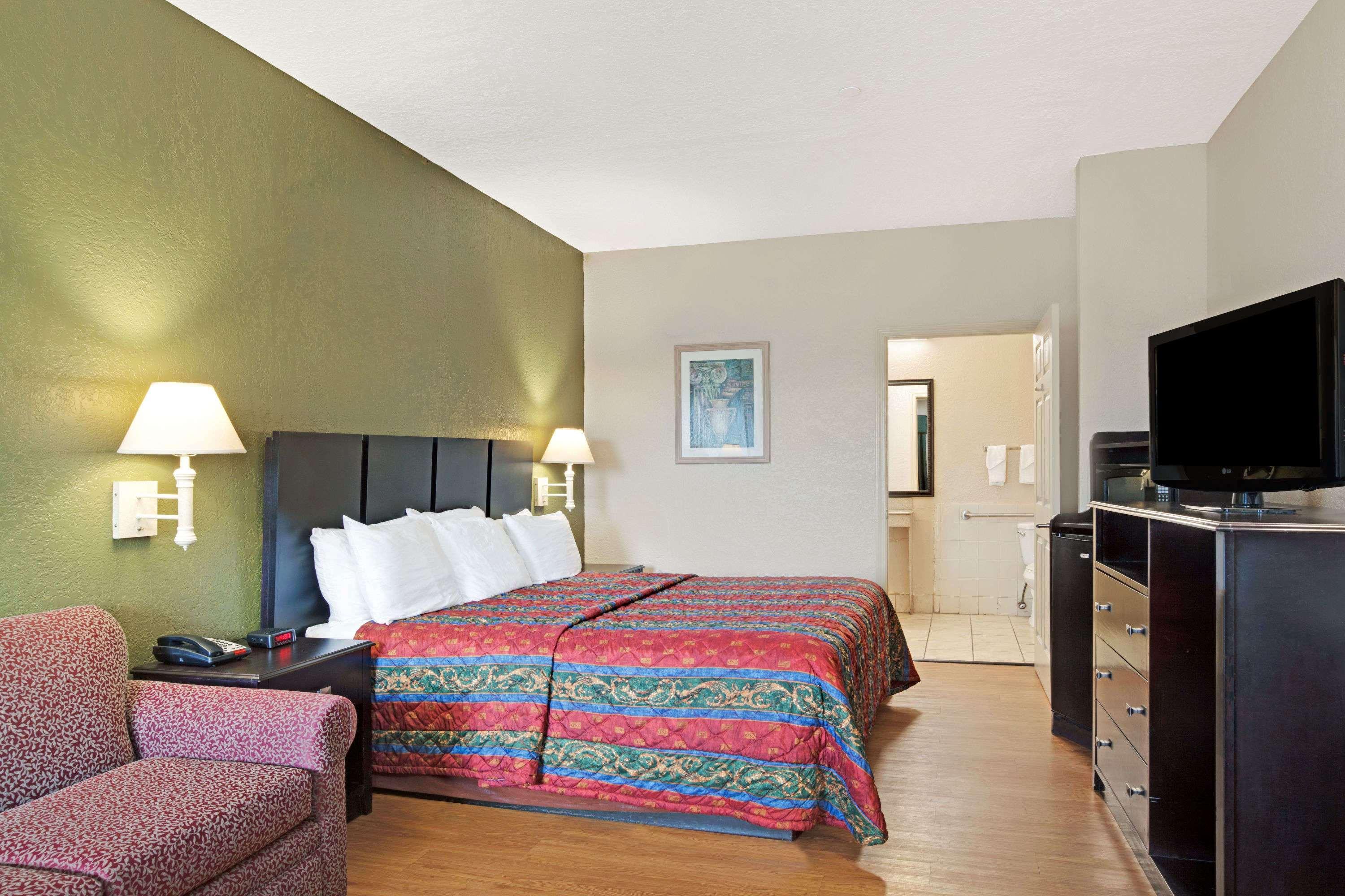 Red Roof Inn Plus + Galveston - Beachfront Dış mekan fotoğraf