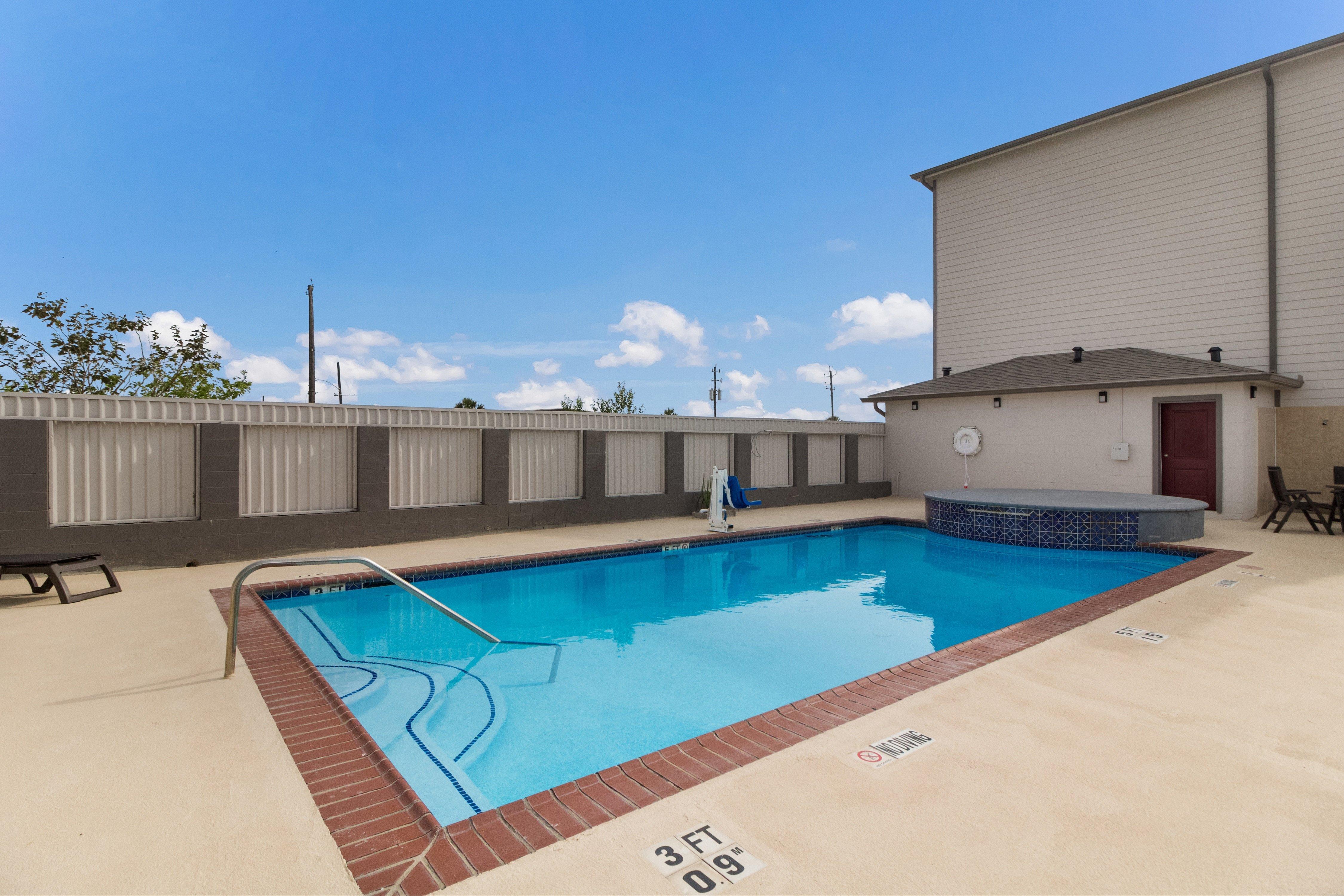 Red Roof Inn Plus + Galveston - Beachfront Dış mekan fotoğraf