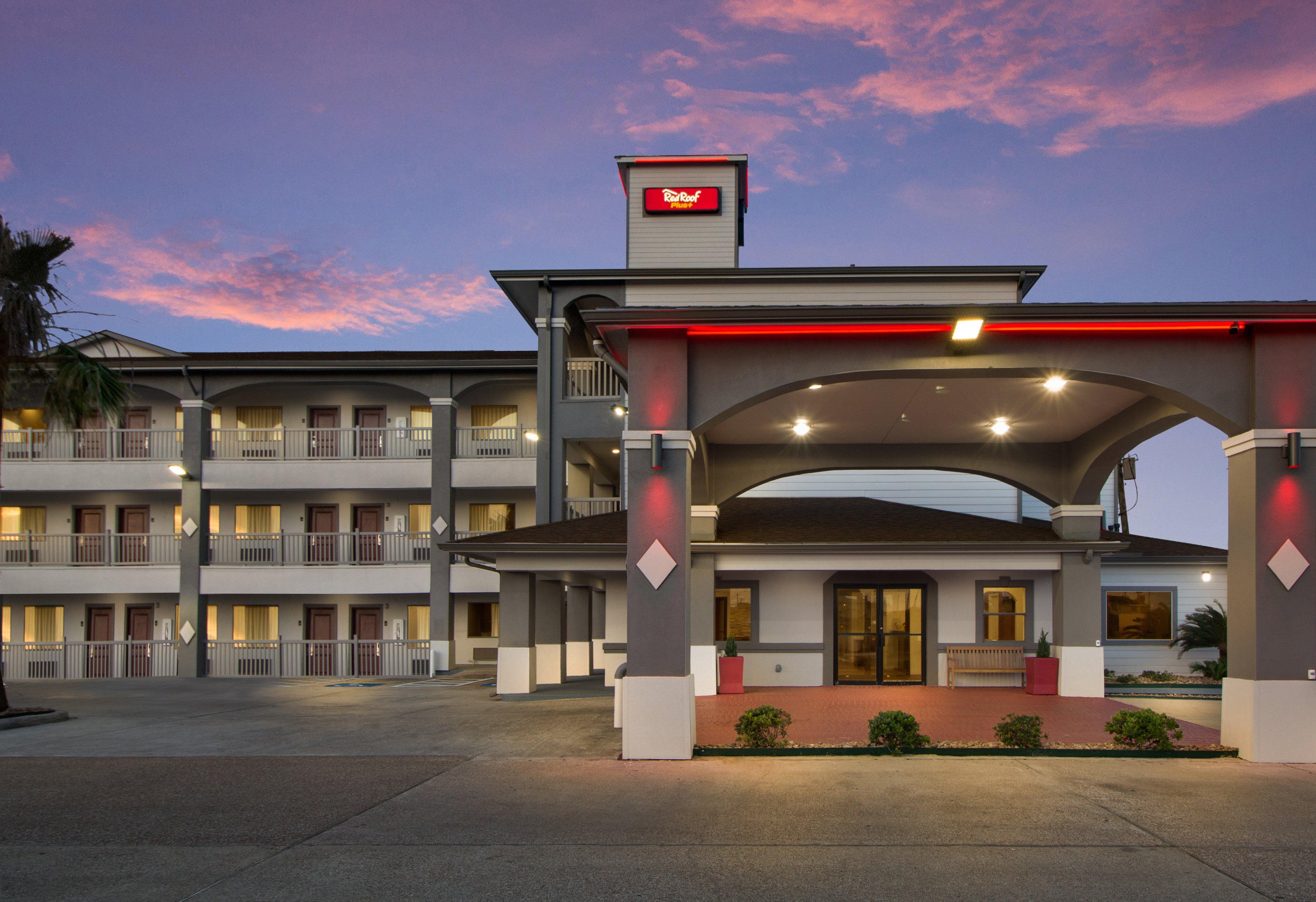 Red Roof Inn Plus + Galveston - Beachfront Dış mekan fotoğraf